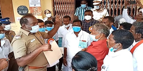 நாமக்கல்: வாக்குப்பதிவு இயந்திரங்களில் கோளாறு - தாமதமாக தொடங்கிய வாக்குப்பதிவு