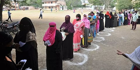 வாக்களிப்பதில் கிராமங்களைக்காட்டிலும் நகர்ப்புறங்களில் நிலவும் மந்தநிலை - வேலூர் நிலவரம்