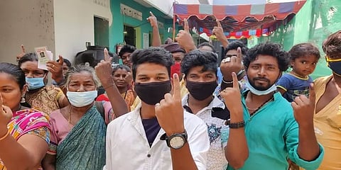 ஆவடியில் ஆர்வத்துடன் வாக்களித்த நரிக்குறவர் இன மக்கள்