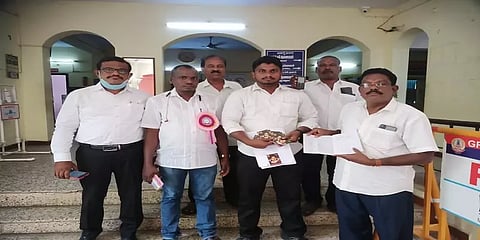 க்யூஆர்கோடு டோக்கன் வழங்கிய விவகாரம் - அதிமுக வட்டச்செயலாளரிடம் விசாரணை