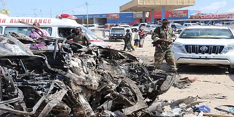 சோமாலியா: திறந்தவெளி உணவகத்தில் தற்கொலை வெடிகுண்டு தாக்குதல் - 10 பேர் பலி