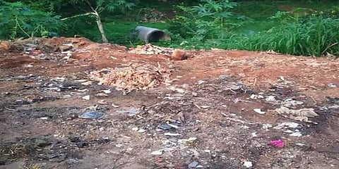 கன்னியாகுமரி: இறைச்சிக் கழிவுகளை கொட்ட வந்த வாகனத்தை சிறைப்பிடித்த பொதுமக்கள்