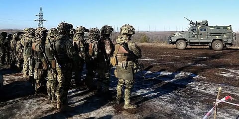 “மாணவர்கள், வேலையில்லாதோர் உடனடியாக உக்ரைனில் இருந்து வெளியேறுங்கள்” - இந்திய தூதரகம்