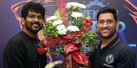 விக்னேஷ் சிவன் இயக்கத்தில் நடிப்பிலும் சிக்சர் காணவருகிறார் தோனி?!