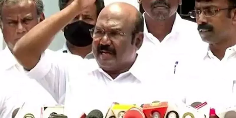 வாக்குப்பதிவின்போது தாக்குதல் - முன்னாள் அமைச்சர் ஜெயக்குமார் மீது வழக்குப்பதிவு