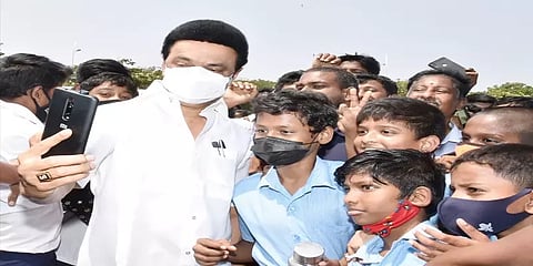 வாகனத்தை நிறுத்தச்சொல்லி மாணவர்களுடன் நேரில் உரையாடிய முதல்வர் ஸ்டாலின்