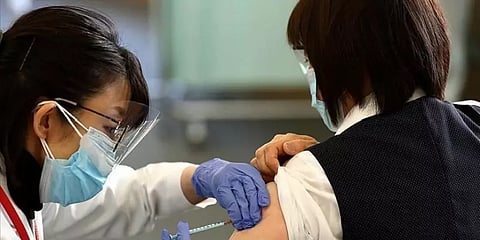 ``மிகவும் மெதுவாக பூஸ்டர் டோஸை விநியோகிக்கிறார்கள்”- அரசின் மீது ஜப்பான் மக்கள் அதிருப்தி