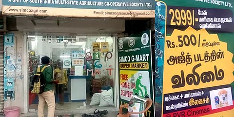 வேலூர்: பாப்கார்னுடன் 'வலிமை' டிக்கெட் இலவசம்- அதிரடி அறிவிப்பு வழங்கிய கூட்டுறவு அங்காடி