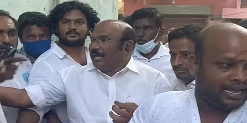 நீண்டநேரம் நடைபெற்ற வாதம்... நள்ளிரவில் முன்னாள் அமைச்சர் ஜெயக்குமார் சிறையில் அடைப்பு