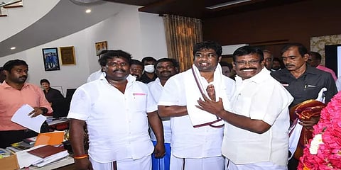 வெற்றி பெற்ற சில நிமிடங்களில் ஆளும் கட்சிக்கு தாவிய வேட்பாளர்கள்! நகர்புற தேர்தல் ட்விஸ்ட்