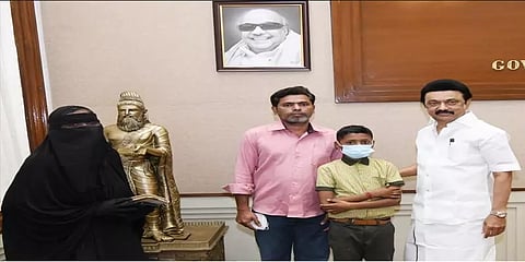 ‘நான் ஏன் எல்லாரையும் வெறுக்கணும்’- இணையத்தில் வைரலான சிறுவனுக்கு முதல்வர் நேரில் பாராட்டு