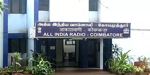 எம்ஜிஆர் பாடலை ஒலிபரப்பாத ஆல் இந்தியா ரேடியோ: வெடிகுண்டு மிரட்டல் விடுத்த ரசிகர்