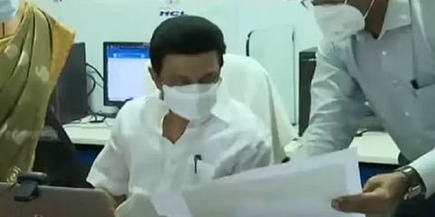 "உணவு கிடைக்கிறதா"? உக்ரனைில் இருக்கும் தமிழக மாணவர்களுக்கு தைரியமூட்டிய முதல்வர்