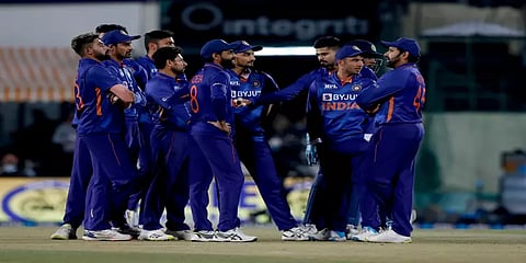 கேப்டன் சனகா அதிரடி... இந்தியாவுக்கு இலக்கு நிர்ணயித்த இலங்கை