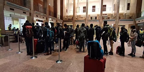 `எப்படியாவது உடனே வெளியேறுங்கள்’-உக்ரைனில் உள்ள இந்தியர்களுக்கு அறிவுறுத்தல்