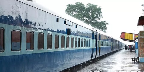 தெற்கு ரயில்வே ரயில்கள்: திடீர் சோதனையின்போது கோடிகளில் வசூலான அபராதத்தொகை