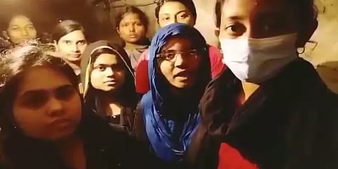 "நாப்கின்கூட இல்லாமல் மிகவும் சிரமப்படுகிறோம்" - உக்ரைனில் தவிக்கும் தமிழக மாணவிகள்