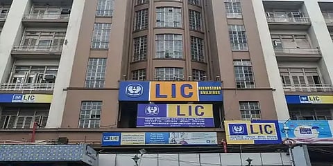 உக்ரைன், ரஷ்யா போர் எதிரொலி - தாமதமாகுமா எல்.ஐ.சியின் பொதுப்பங்கு வெளியீடு?