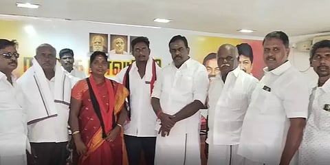 பொறுப்பேற்ற சில மணி நேரத்தில் திமுகவில் இணைந்த அதிமுக கவுன்சிலர்! நாகையில் பரபரப்பு