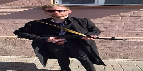 நாடாளுமன்றம் டூ போர்க்களம் - துப்பாக்கியுடன் வலம் வரும் உக்ரைன் எம்.பி.