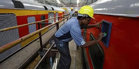 இந்தியாவில் கிடப்பில் போடப்படும் தனியார் ரயில் திட்டம்?