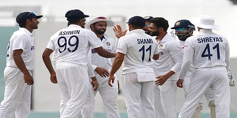 மொகாலி டெஸ்ட்: பவுலிங்கிலும் மிரட்டிய ஜடேஜா - பரிதாப நிலையில் இலங்கை