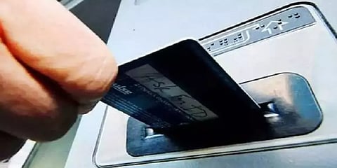 "ரஷ்யாவில் பணப்பரிவர்த்தனை சேவைகள் நிறுத்திவைப்பு" - நிறுவனங்கள் அறிவிப்பு