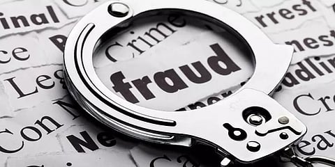 'பேஸ்புக்' மூலம் பெண்ணை ஏமாற்றிய நபர் - தீவிரமாக தேடும் போலீஸார்