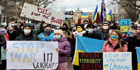 உக்ரைன் போர்: உணவு, குடிநீர் கிடைக்காமல் தவிக்கும் அப்பாவி மக்கள்