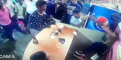 ‘பார்சல் பிரியாணியில் கறி இல்லை’ கேஷியரை தாக்கியதாக ஒருவர் கைது; இருவர் தலைமறைவு