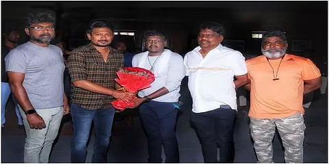 உதயநிதியின் ‘மாமன்னன்’ படக்குழுவினருடன் பிறந்தநாளை கொண்டாடிய மாரி செல்வராஜ்