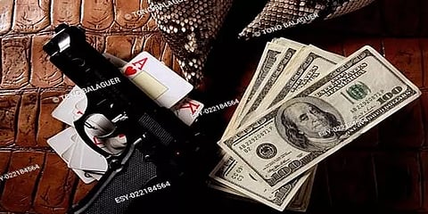 மதம் மாறுவதை எதிர்த்த மாப்பிள்ளையின் தந்தை - கொலை செய்ய திட்டம் தீட்டியதாக 5 பேர் கைது