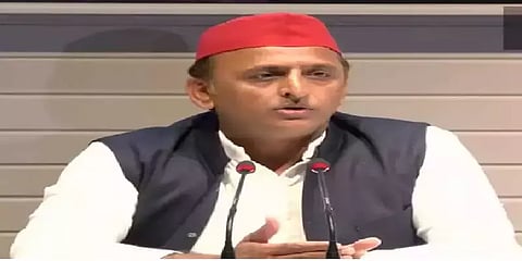 "வாக்குப்பெட்டிகளை திருடிச் செல்லும் மர்ம நபர்கள்" - வீடியோ பதிவுகளை வெளியிட்ட அகிலேஷ்!