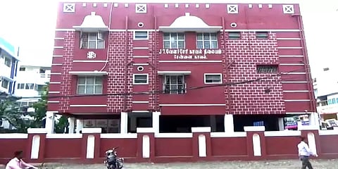 சென்னை: வீட்டில் தூங்கிக் கொண்டிருந்த மூத்த தம்பதிக்கு விடிந்ததும் காத்திருந்த அதிர்ச்சி