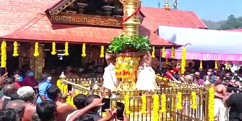 கேரளா: கொடியேற்றத்துடன் தொடங்கிய சபரிமலை ஐயப்பன் கோயில் ஆராட்டு விழா