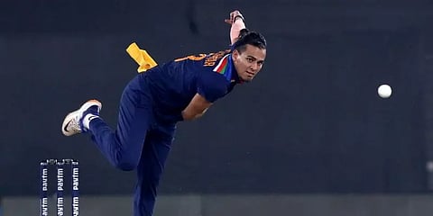 காதலியை கரம்பிடித்தார் 22 வயதே ஆன இளம் வீரர் ராகுல் சஹார்!