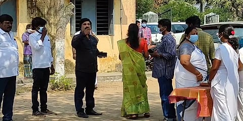 ”என்னை அழைக்காமல் அரசு நிகழ்ச்சியா..?” - அதிகாரிகளிடம் திமுக ஒன்றிய செயலாளர் வாக்குவாதம்