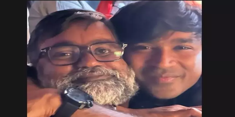 செல்வராகவனை அணைத்து பாசத்தை வெளிப்படுத்திய தனுஷ்: வைரலாகும் புகைப்படம்