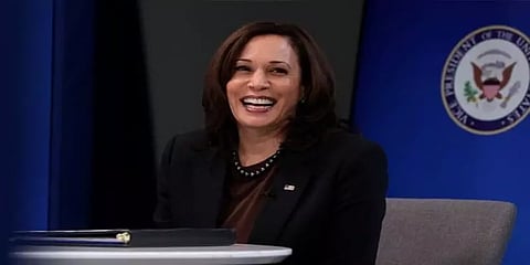 உக்ரைன் அகதிகள் குறித்த கேள்வி - விழுந்து விழுந்து சிரித்த கமலா ஹாரிஸ்