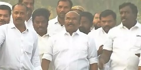 முதல்வர் ஸ்டாலின் சர்வாதிகாரிபோல் நடந்துகொள்கிறார் - ஜெயக்குமார் குற்றச்சாட்டு