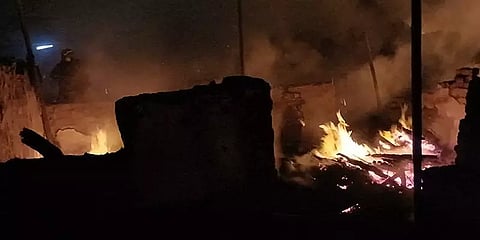 டெல்லியில் குடிசைப் பகுதியில் பயங்கர தீவிபத்து - 7 பேர் உயிரிழப்பு