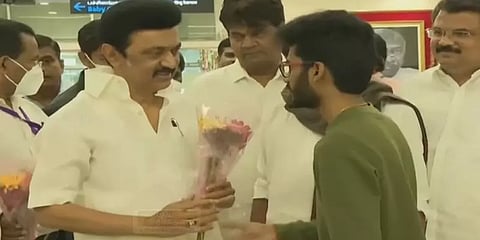 உக்ரைனிலிருந்து தமிழகத்தைச் சேர்ந்த கடைசி மாணவர்கள் குழு வருகை - முதல்வர் வரவேற்பு