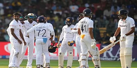 ’ரோகித் டூ ஜடேஜா’ - சீட்டு கட்டு போல் சரிந்த வீரர்கள்.. அதிரடியால் அணியை மீட்ட ஸ்ரேயாஸ்!