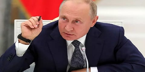 "சர்வதேச சட்டங்களை மீறி வருகிறது உக்ரைன்" - பிரான்ஸ் அதிபரிடம் புடின் குற்றச்சாட்டு