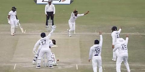 பும்ரா, ஷமி பந்துவீச்சில் திணறும் இலங்கை வீரர்கள் - முதல் நாள் ஆட்டம் முடிவு என்ன?