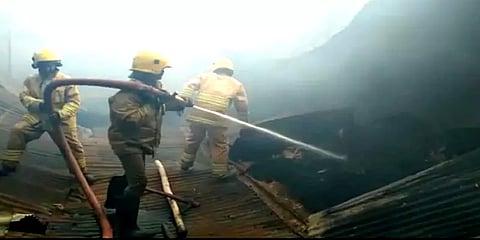 சாக்கு குடோனில் ஏற்பட்ட தீ விபத்தில் ரூ.10 லட்சம் மதிப்பிலான சாக்குகள் எரிந்து நாசம்