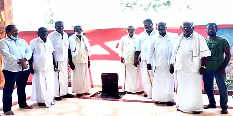 வாலாஜாபாத்: போர்வீரர்களின் தியாகத்தை போற்றும் தூங்கு தலை வீரக்கல் கண்டெடுப்பு