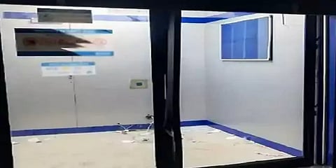 ஏடிஎம் இயந்திரத்தையே அலேக்காக தூக்கிச் சென்ற திருடர்கள்