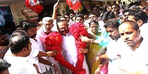 அதிமுகவை அழித்து, ஒழித்துவிடலாம் என திமுக பகல் கனவு காண்கிறது – ஜெயக்குமார்