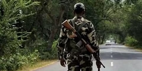 மாவோயிஸ்ட் தாக்குதல்: சட்டீஸ்கரில் துணை ராணுவப்படை வீரர் உயிரிழப்பு